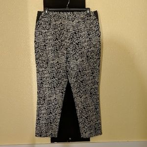 NWT Anne Klein Animal Print Stretchy Cigarette Pant